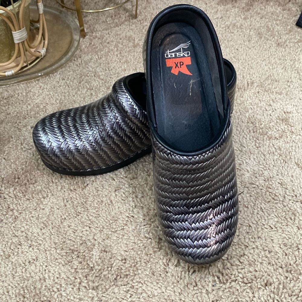NWOT Dansko XP gray basket weave detail clog